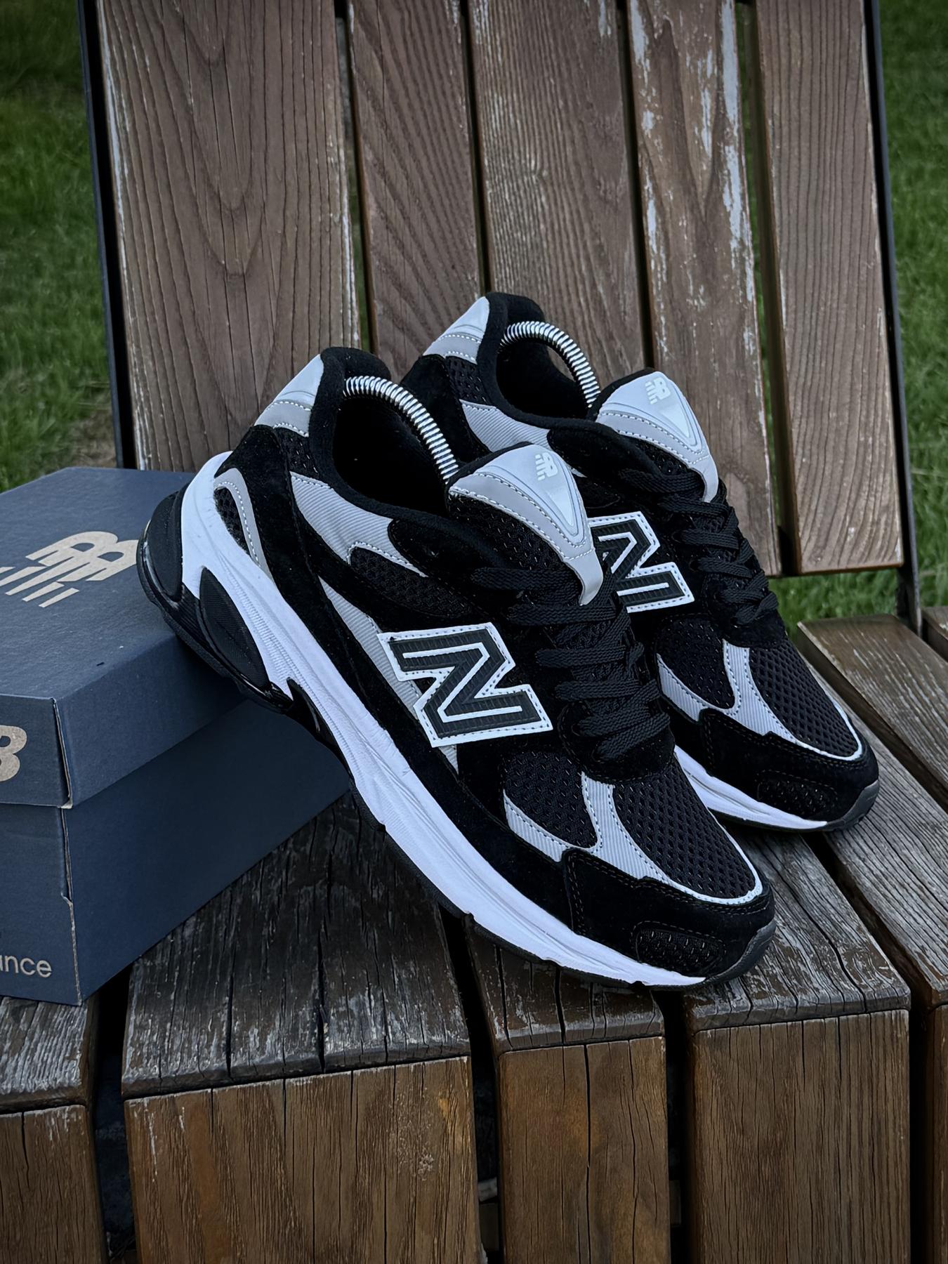 Кросівки New Balance 2010 Black White