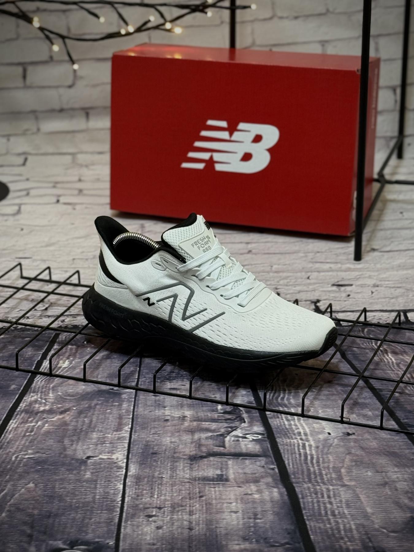 Кросівки New Balance Fresh Foam 880 White Black